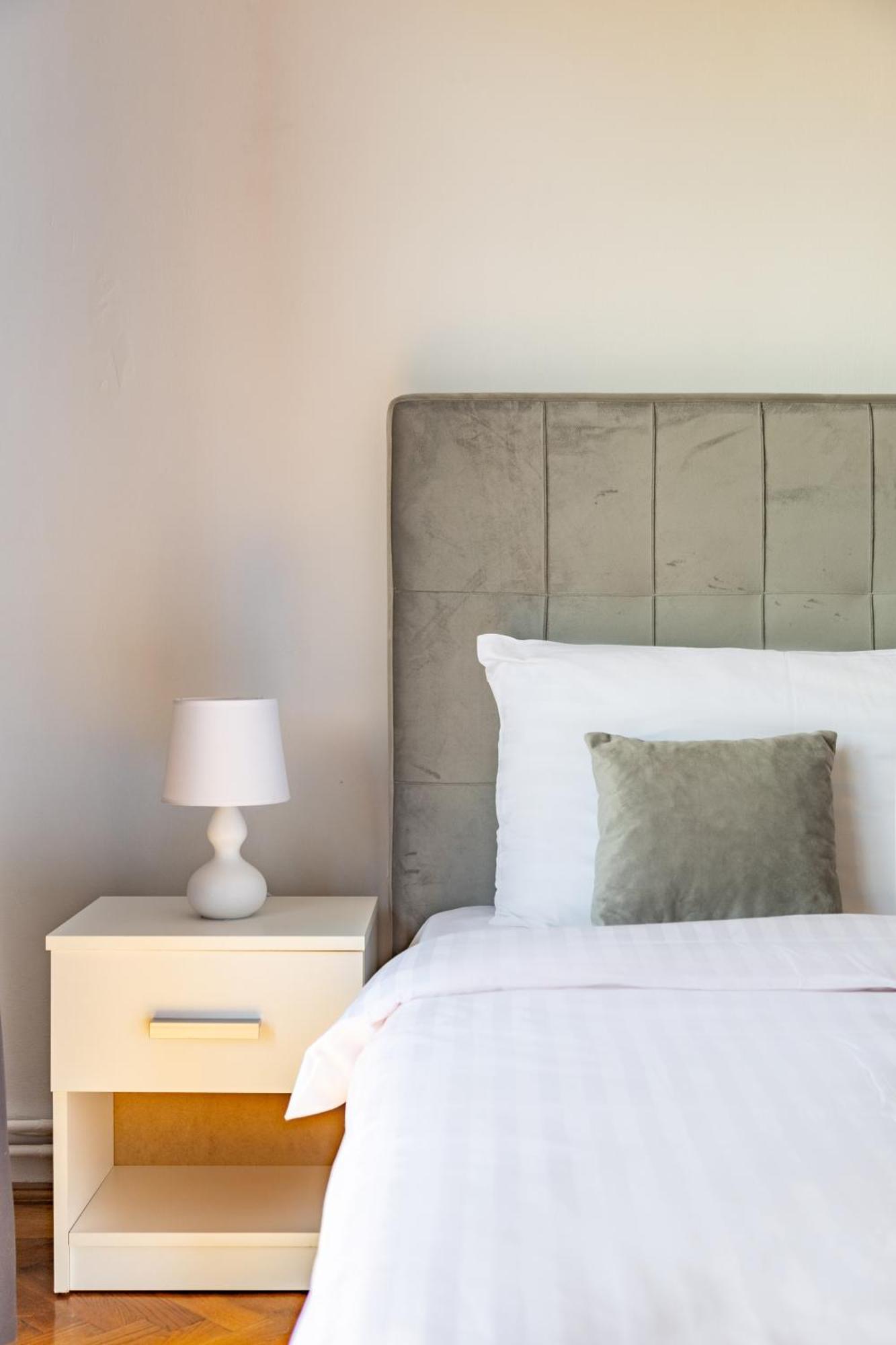 Downtown Victoria Apartments By Citybookings Bukurešť Pokoj fotografie