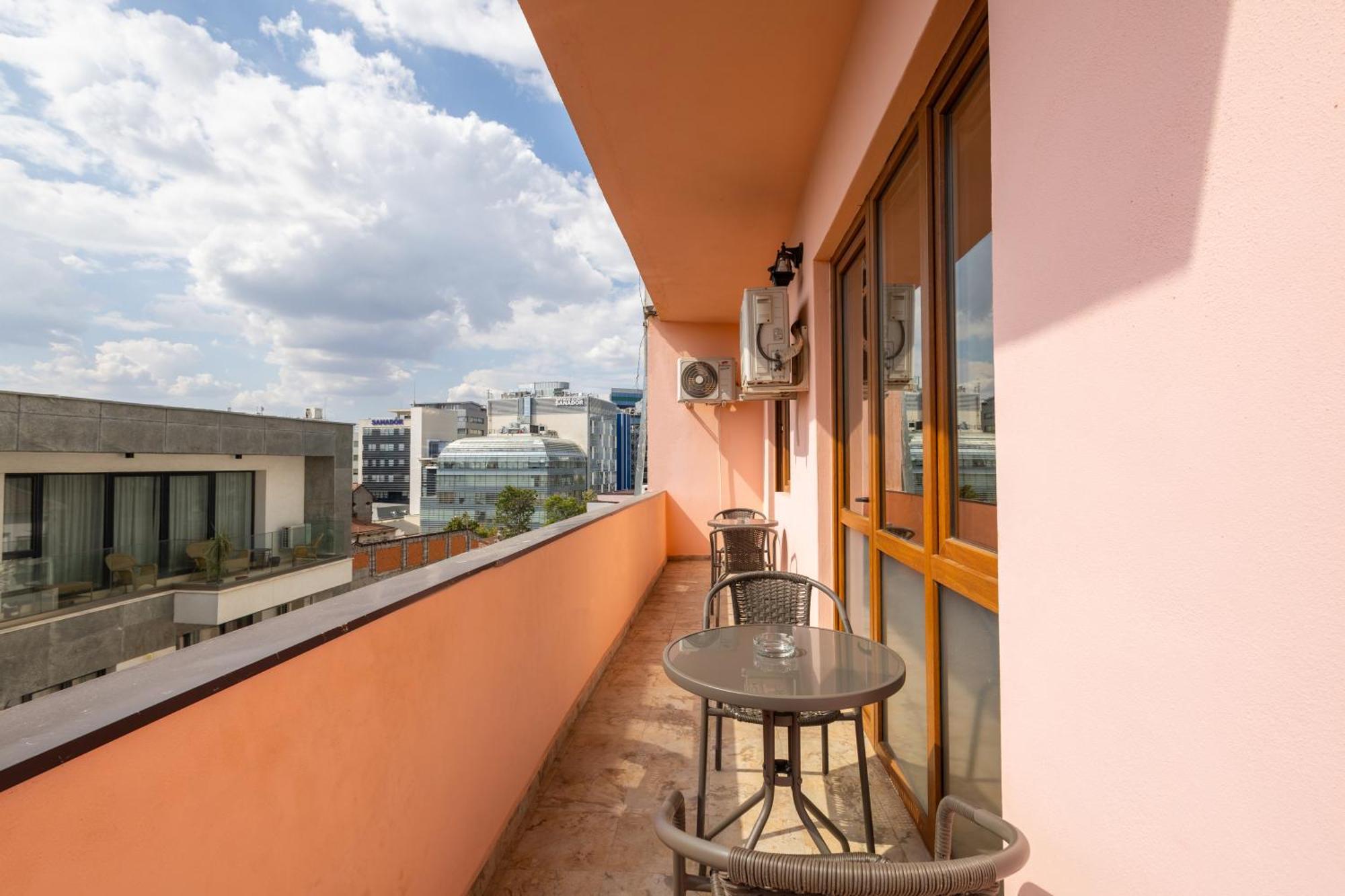 Downtown Victoria Apartments By Citybookings Bukurešť Exteriér fotografie